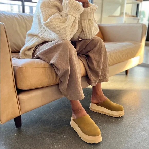 Bryr  Clogs Chonk in Kelp - Picture 10 of 14